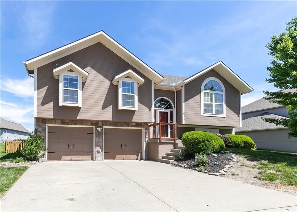 906 W 7TH Avenue, Kearney, MO