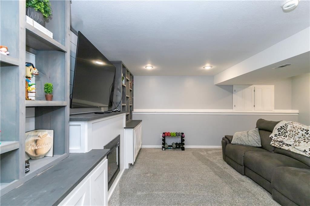 906 W 7TH Avenue — photo 17