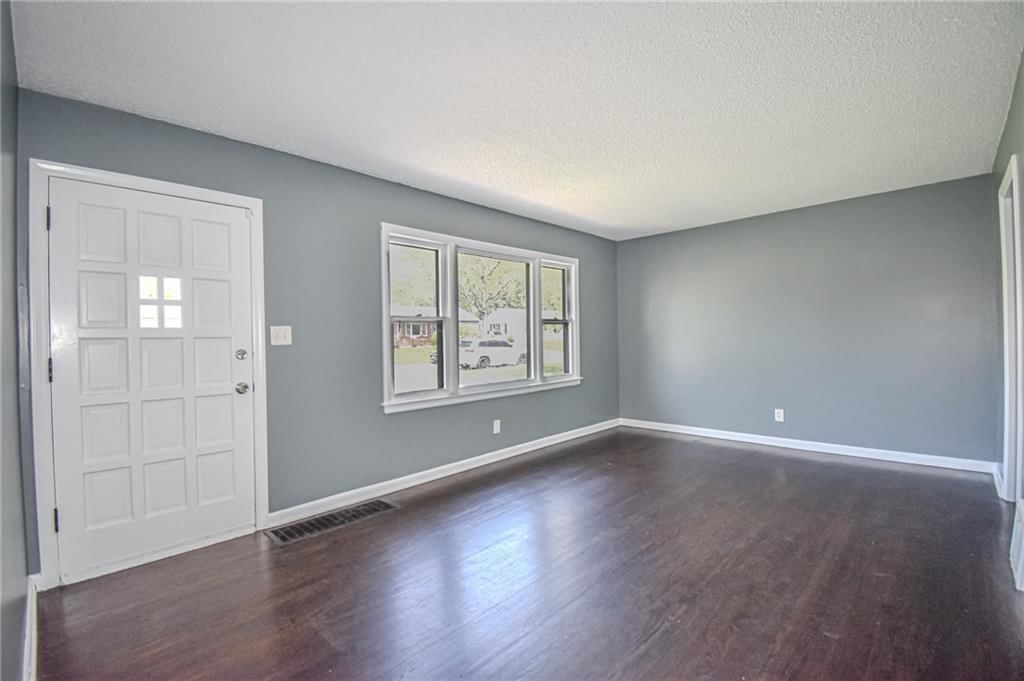 9109 Richards Drive — photo 2