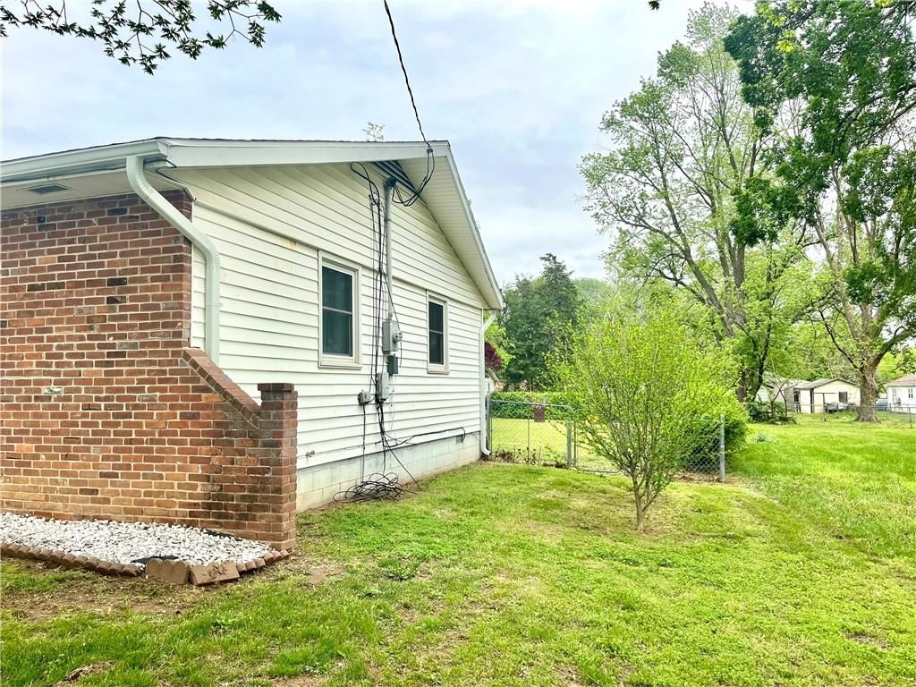 1610 N Main Street — photo 17
