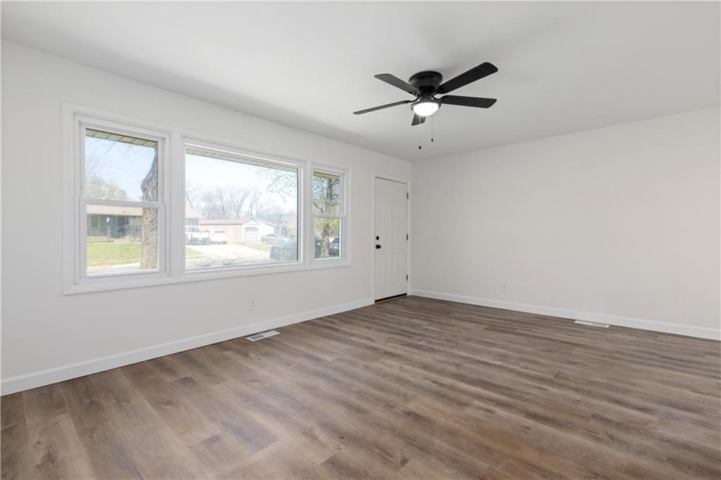 3935 E 47th Terrace — photo 8