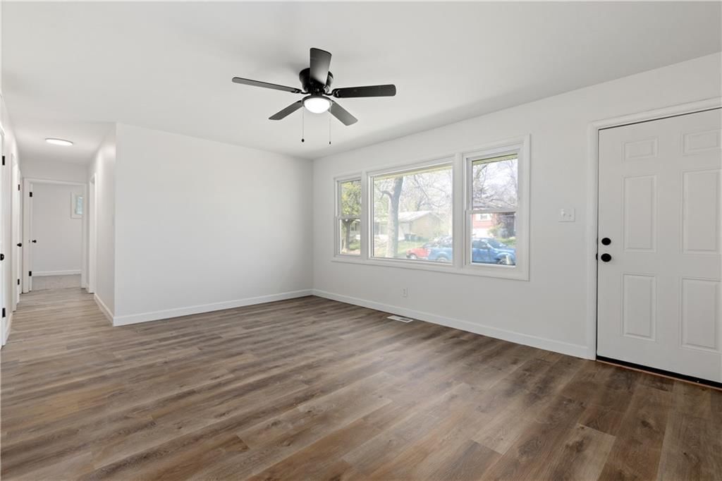 3935 E 47th Terrace — photo 9