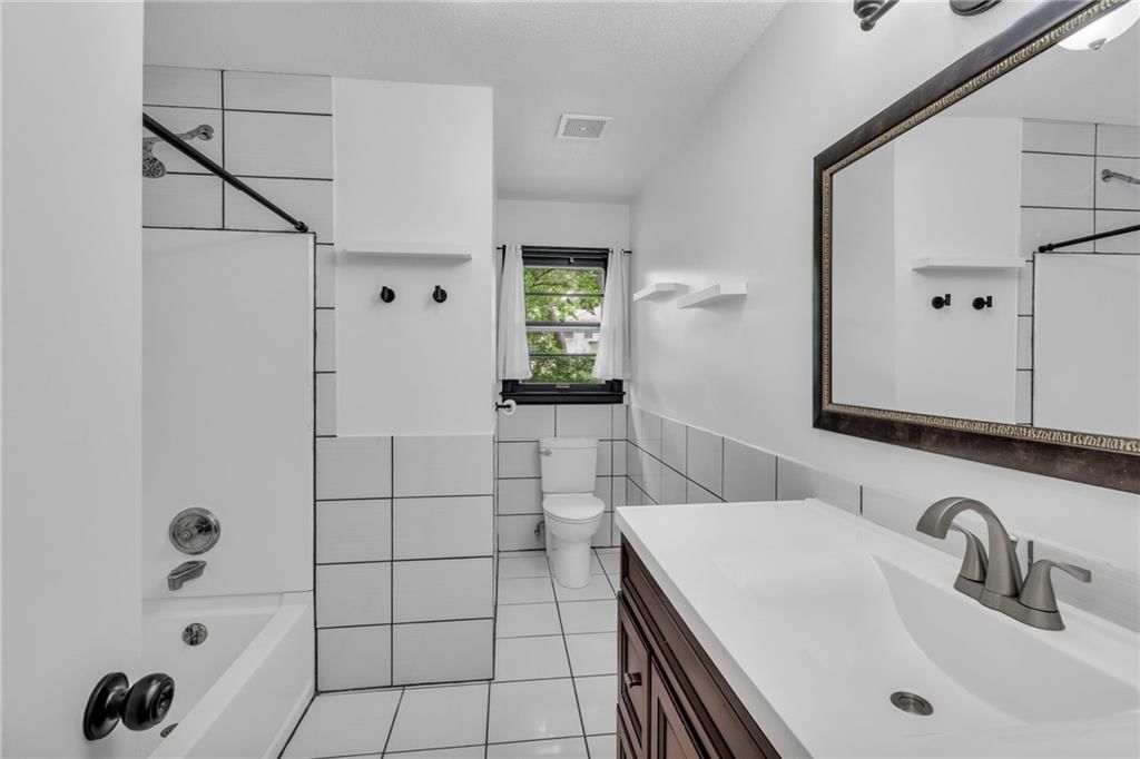 513 NE Independence Avenue — photo 11