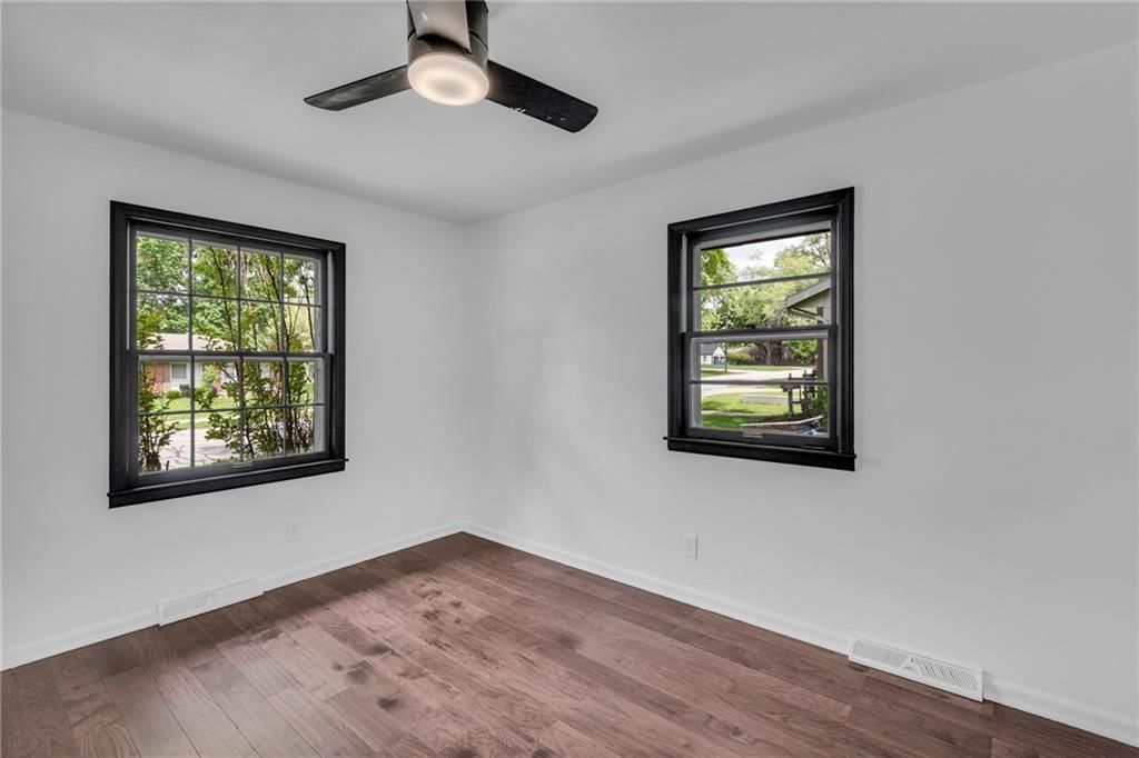 513 NE Independence Avenue — photo 12
