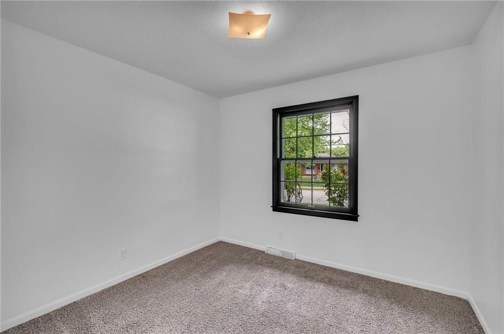 513 NE Independence Avenue — photo 14