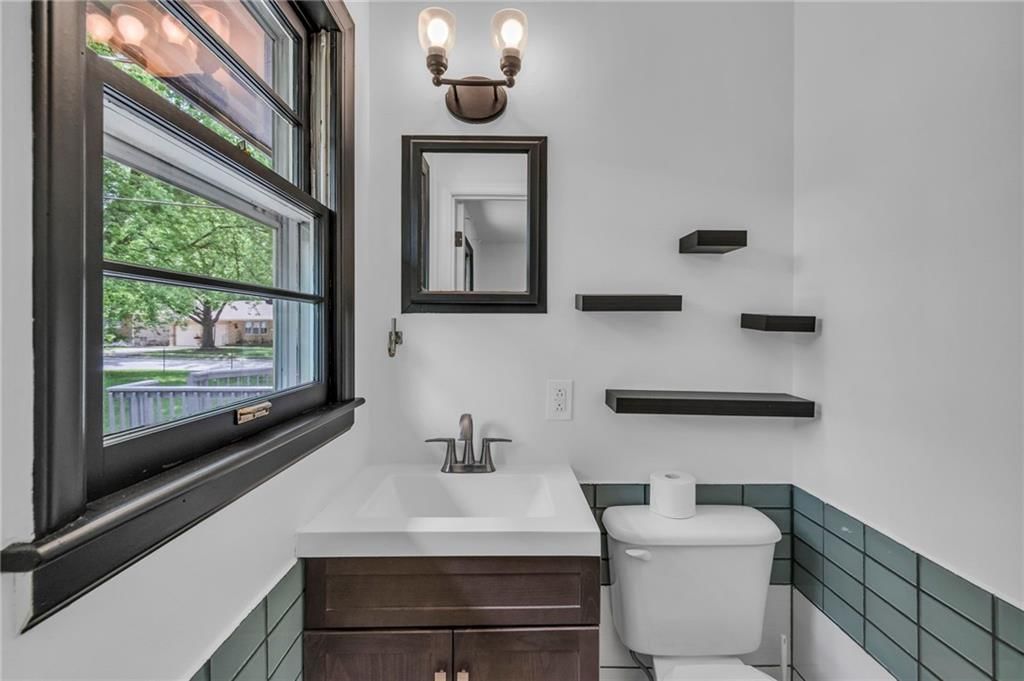 513 NE Independence Avenue — photo 16