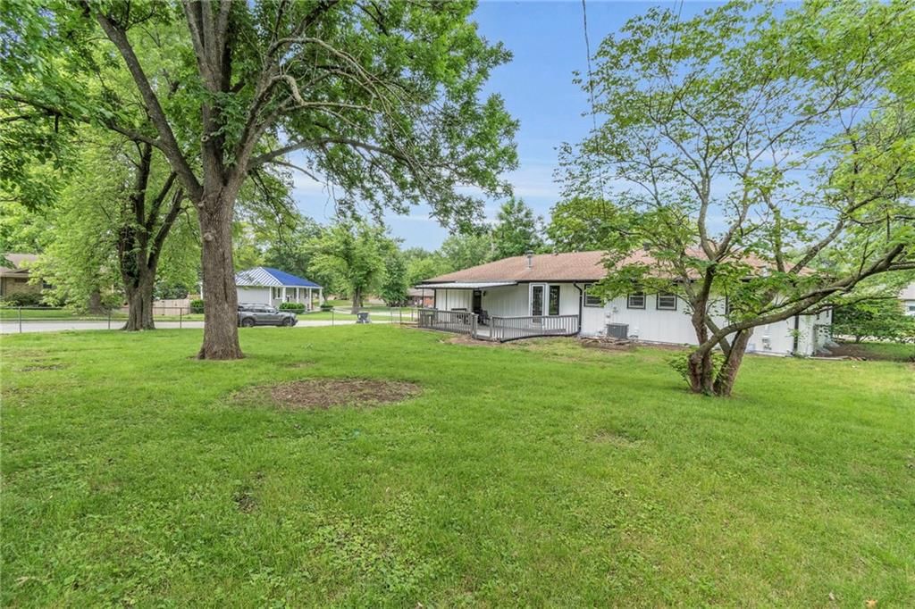 513 NE Independence Avenue — photo 18