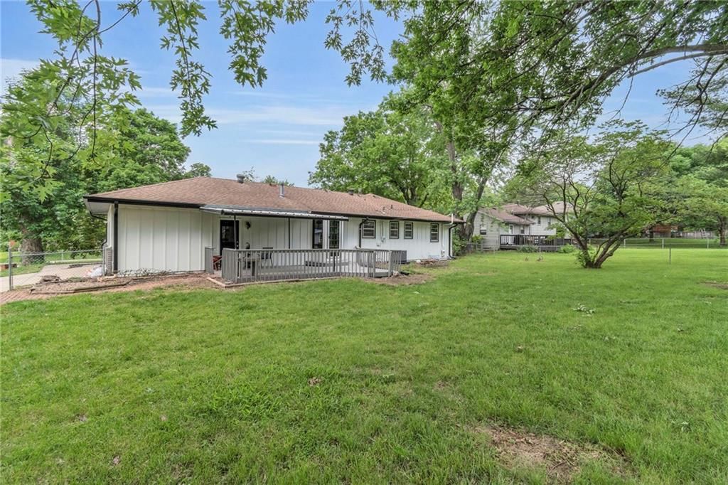 513 NE Independence Avenue — photo 19
