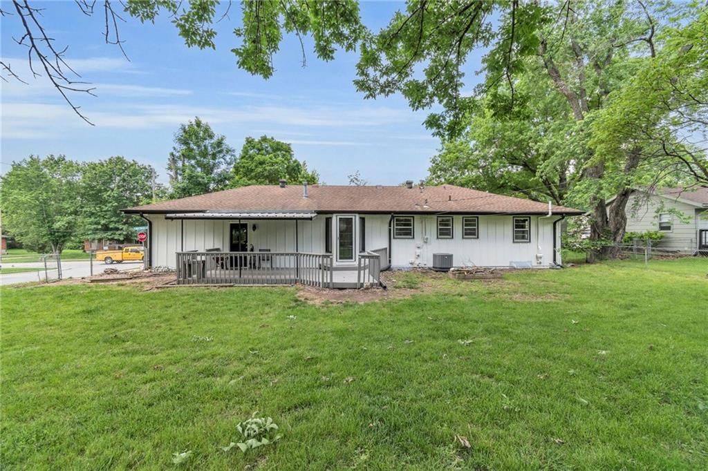 513 NE Independence Avenue — photo 20