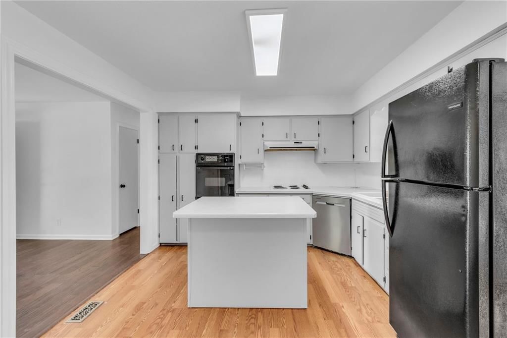 513 NE Independence Avenue — photo 5