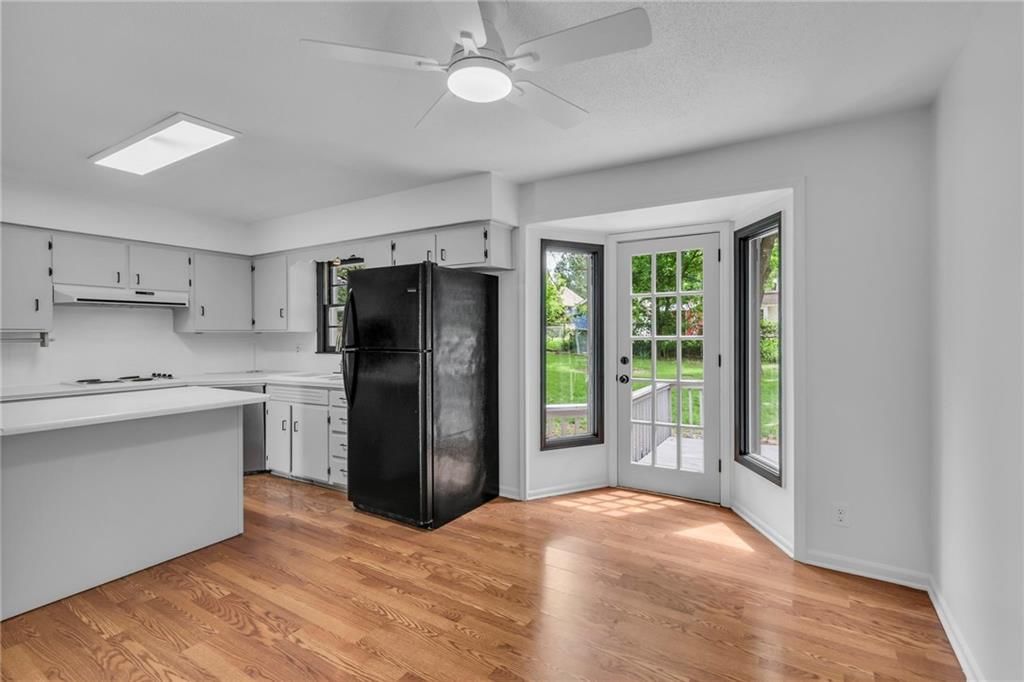 513 NE Independence Avenue — photo 6