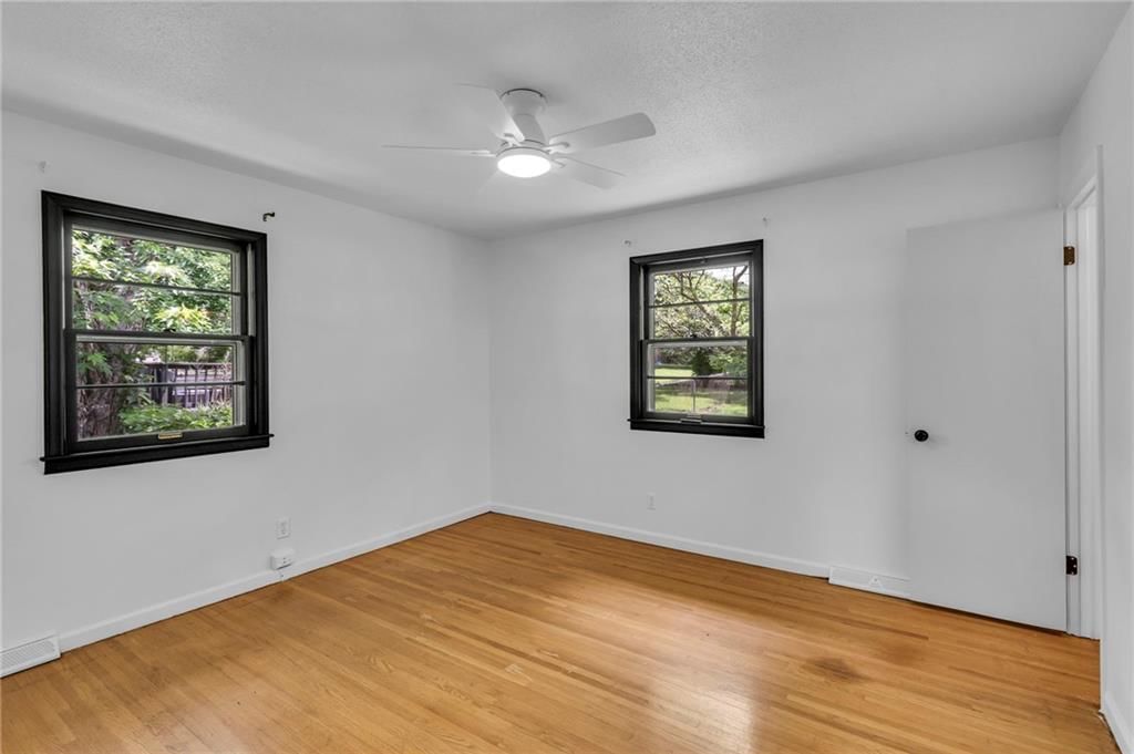 513 NE Independence Avenue — photo 7