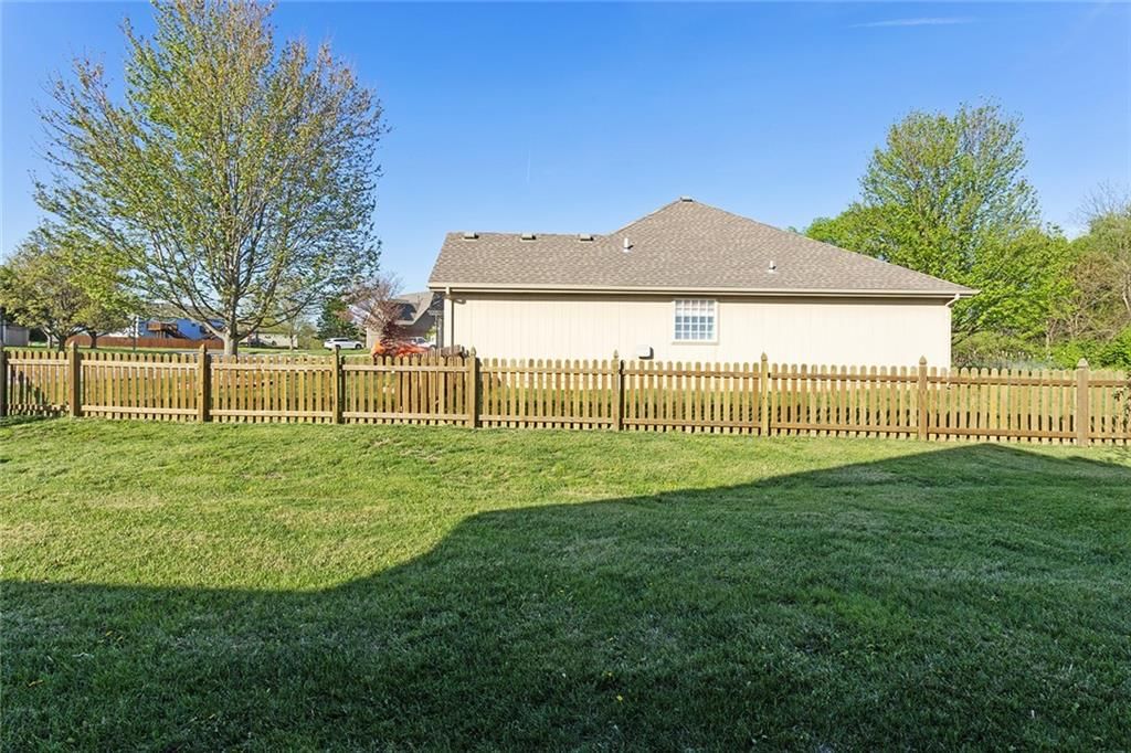 217 SW Ascot Court — photo 23