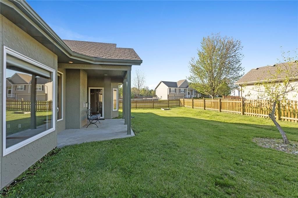 217 SW Ascot Court — photo 26