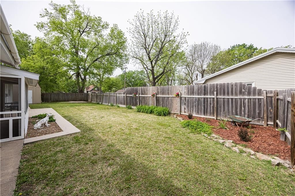 306 S 5th Street — photo 26