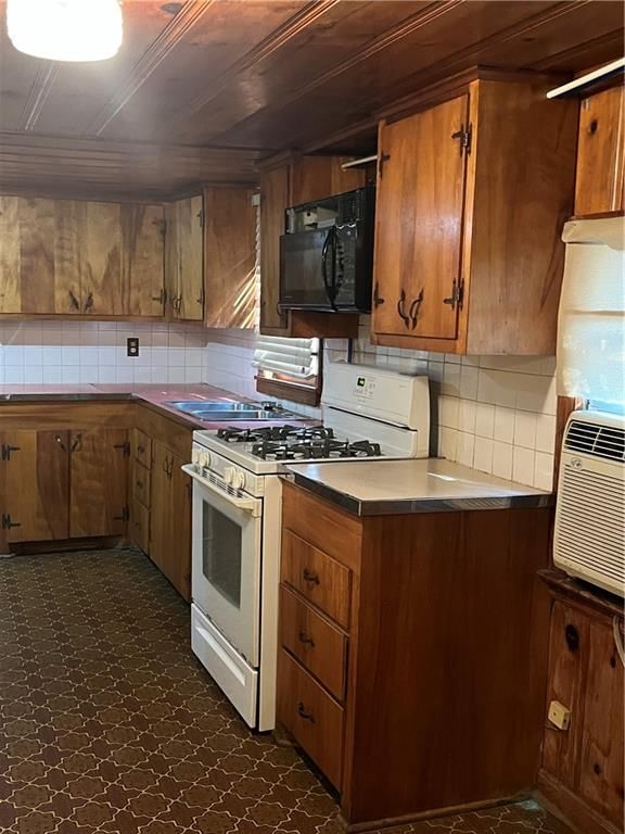 3328 Wyoming Street — photo 10