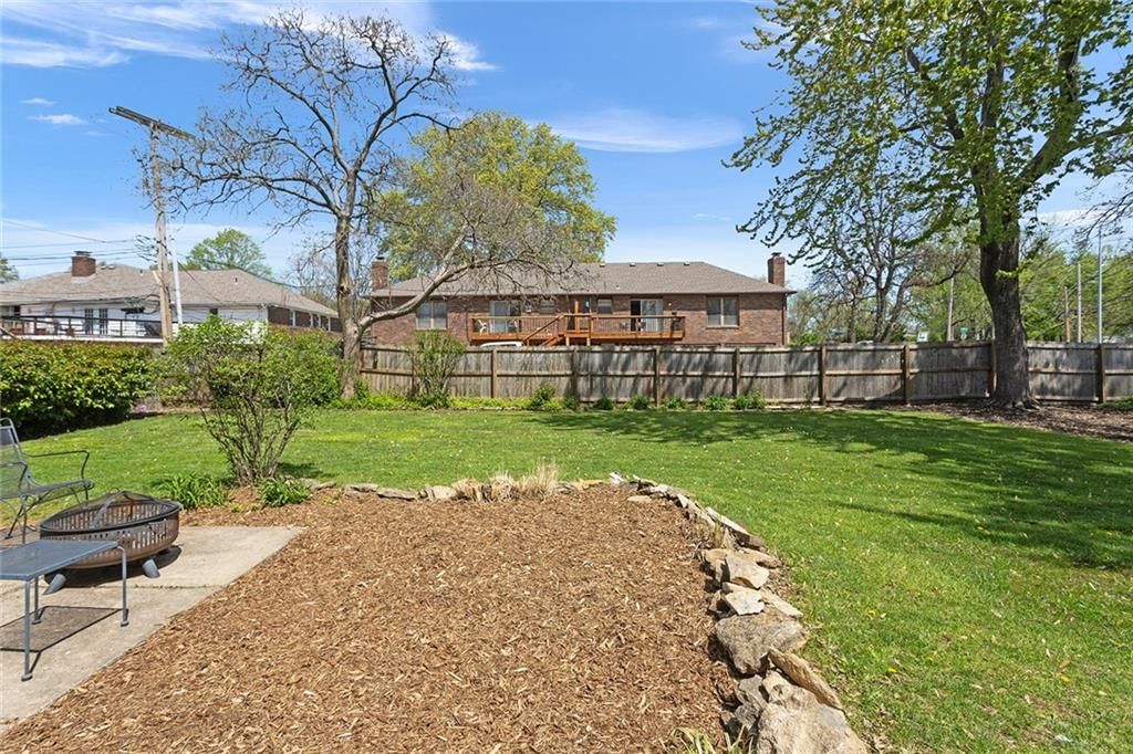 636 E 117th Terrace — photo 31
