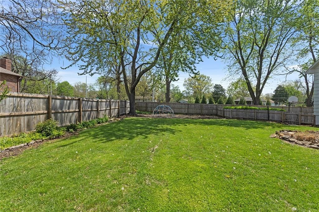 636 E 117th Terrace — photo 34
