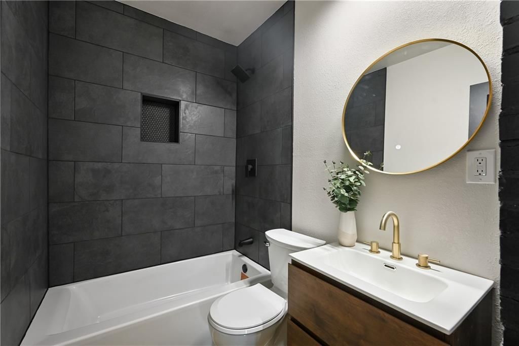 1302 W 30th Street — photo 15