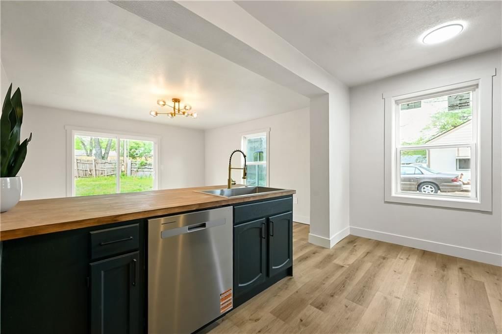 1302 W 30th Street — photo 10