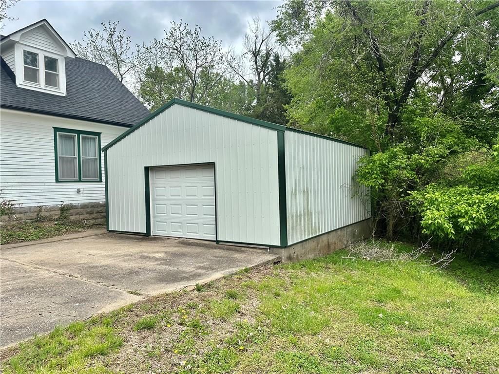 1100 S Mitchell Street — photo 4