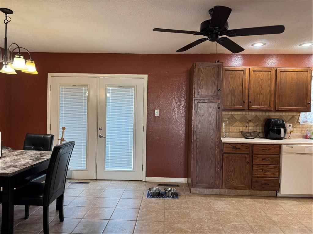 1611 Brookside Drive — photo 8