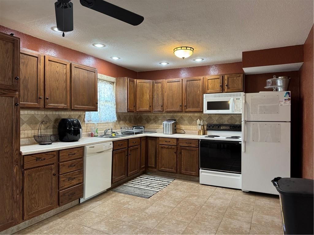 1611 Brookside Drive — photo 9