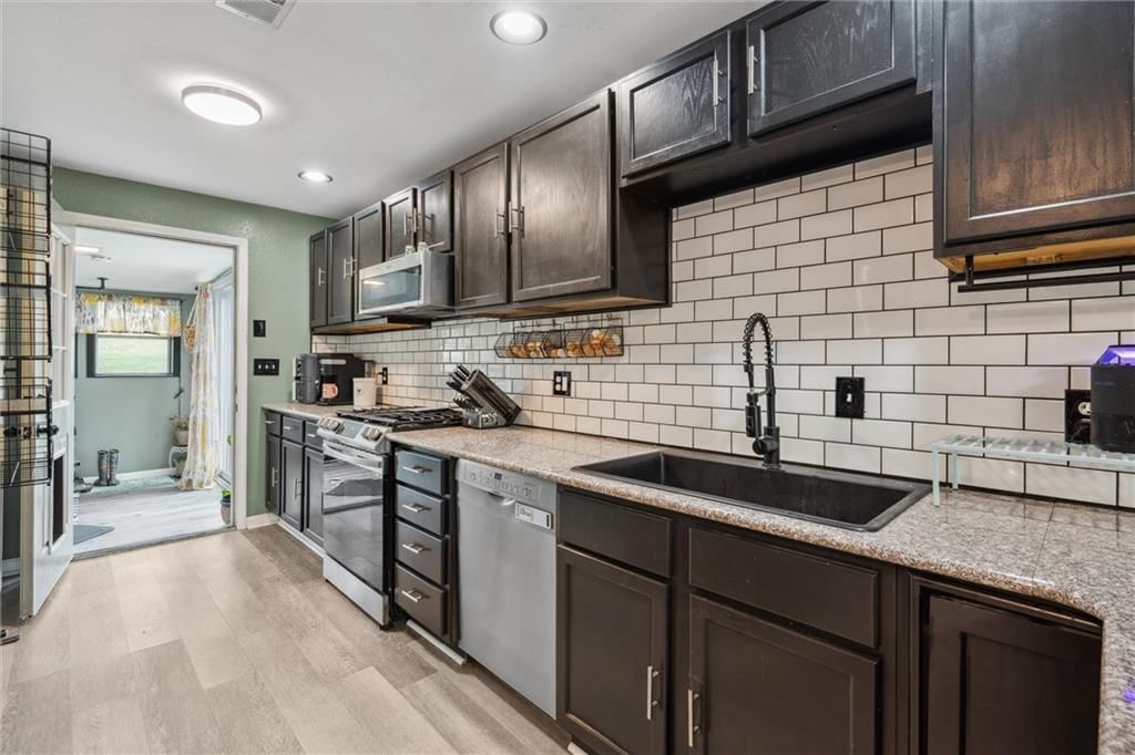 735 N 142nd Street — photo 11