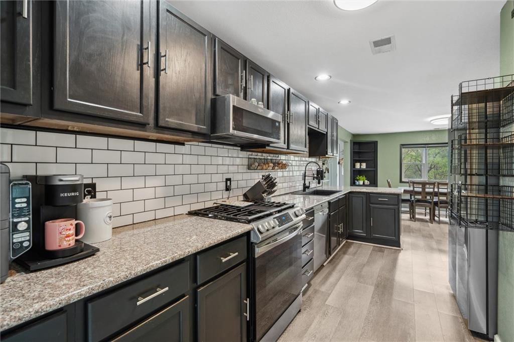 735 N 142nd Street — photo 10
