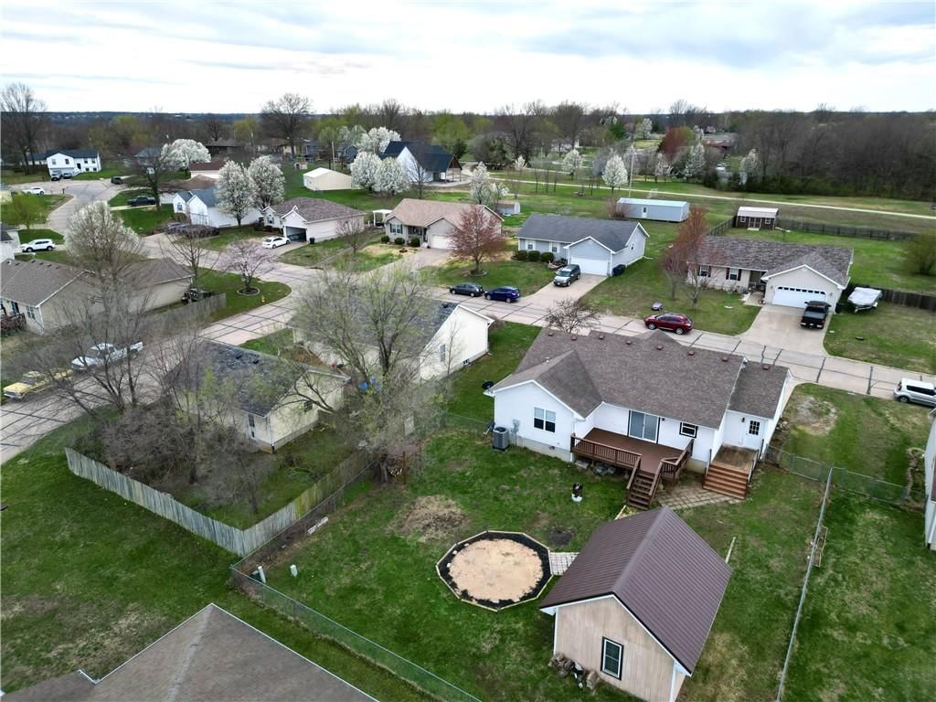 1215 Woods Drive — photo 3