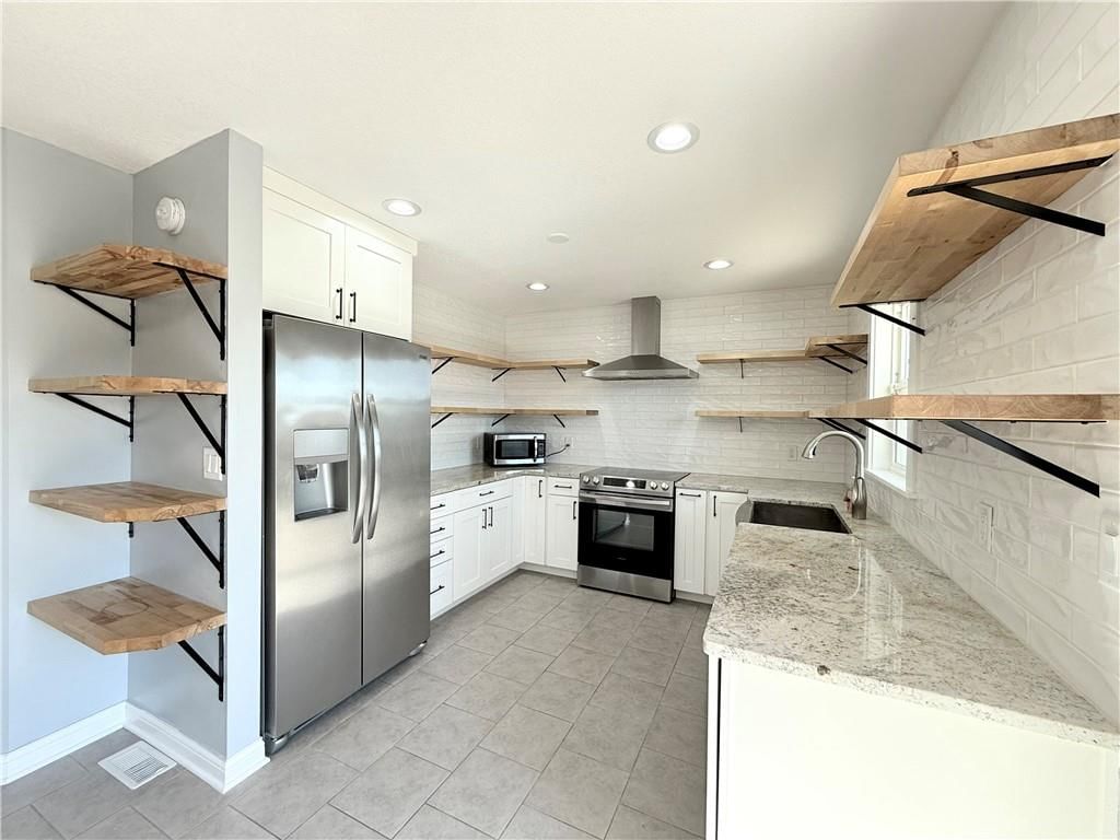 1215 Woods Drive — photo 4