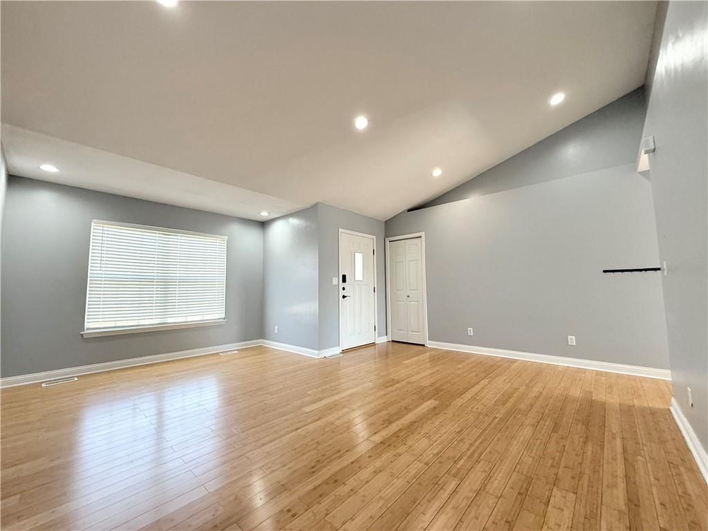 1215 Woods Drive — photo 7