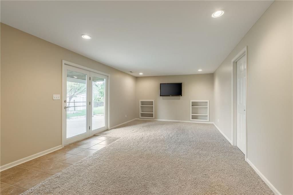 11260 N Madison Avenue — photo 32
