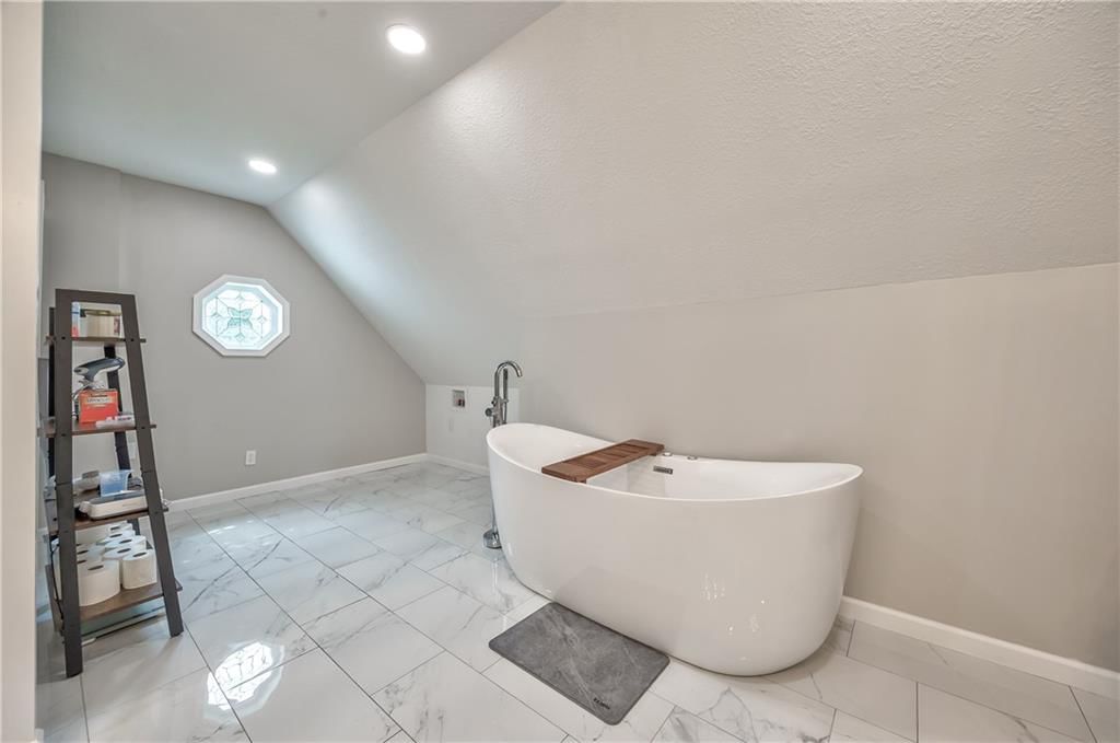 3705 NE 62nd Terrace — photo 22