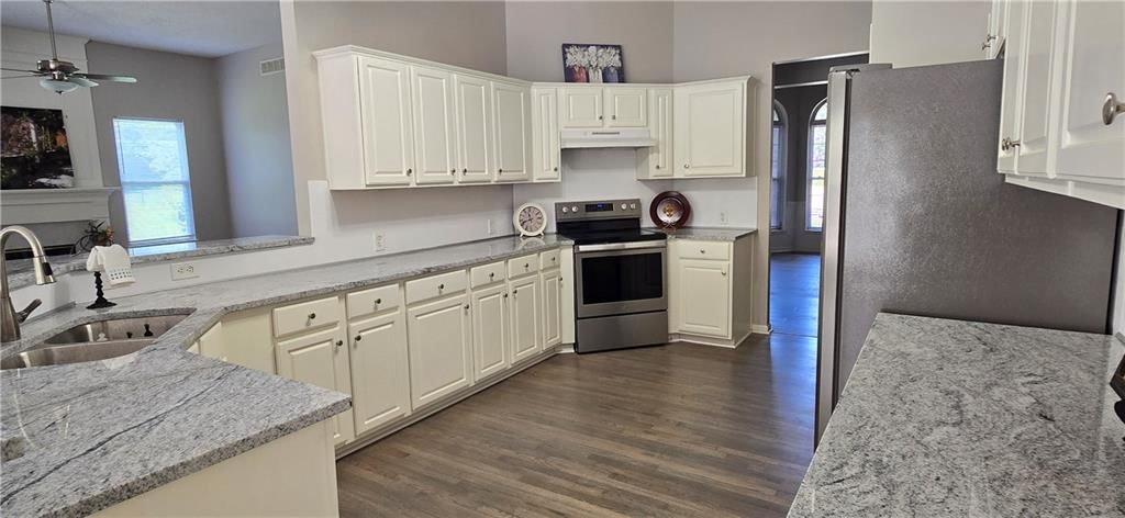 9201 N Harrison Street — photo 12