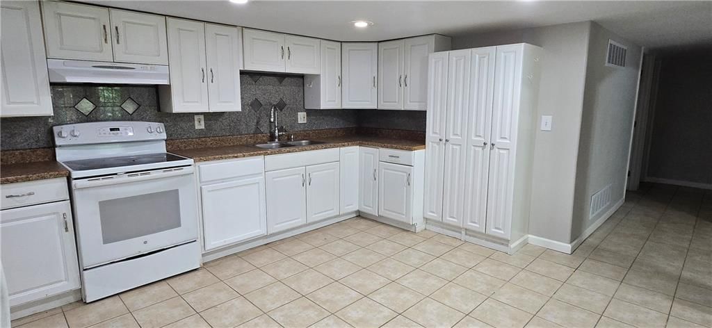 9201 N Harrison Street — photo 24