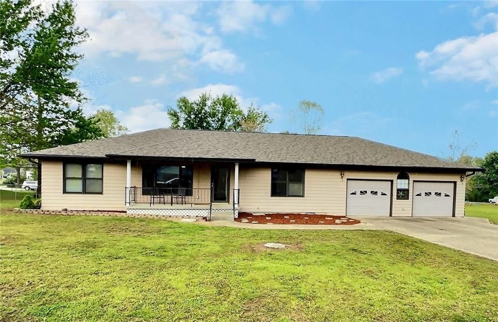309 W Hillcrest Drive — photo 3