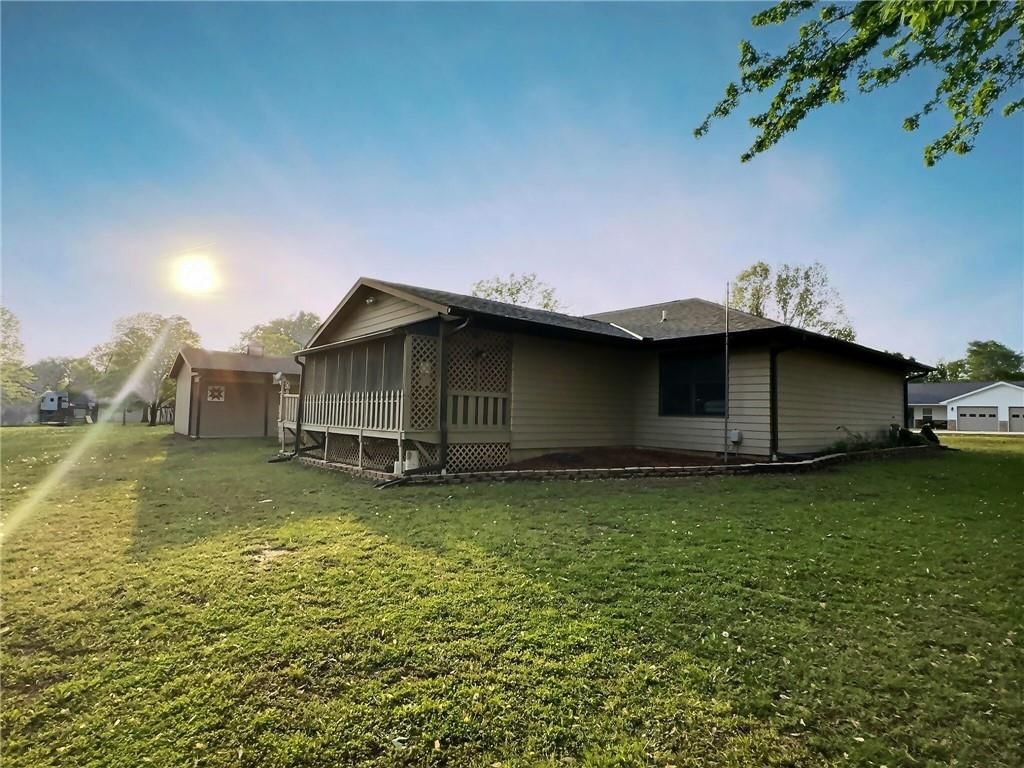 309 W Hillcrest Drive — photo 5