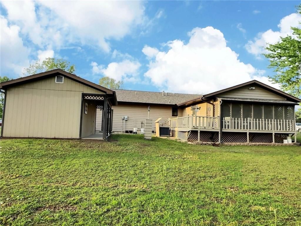 309 W Hillcrest Drive — photo 8