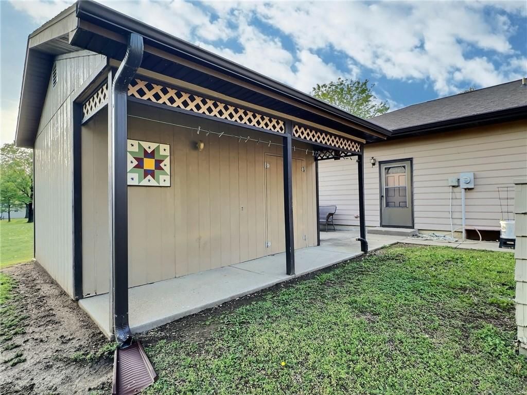 309 W Hillcrest Drive — photo 9