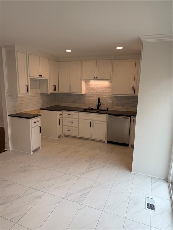 4705 Pickett Road — photo 2