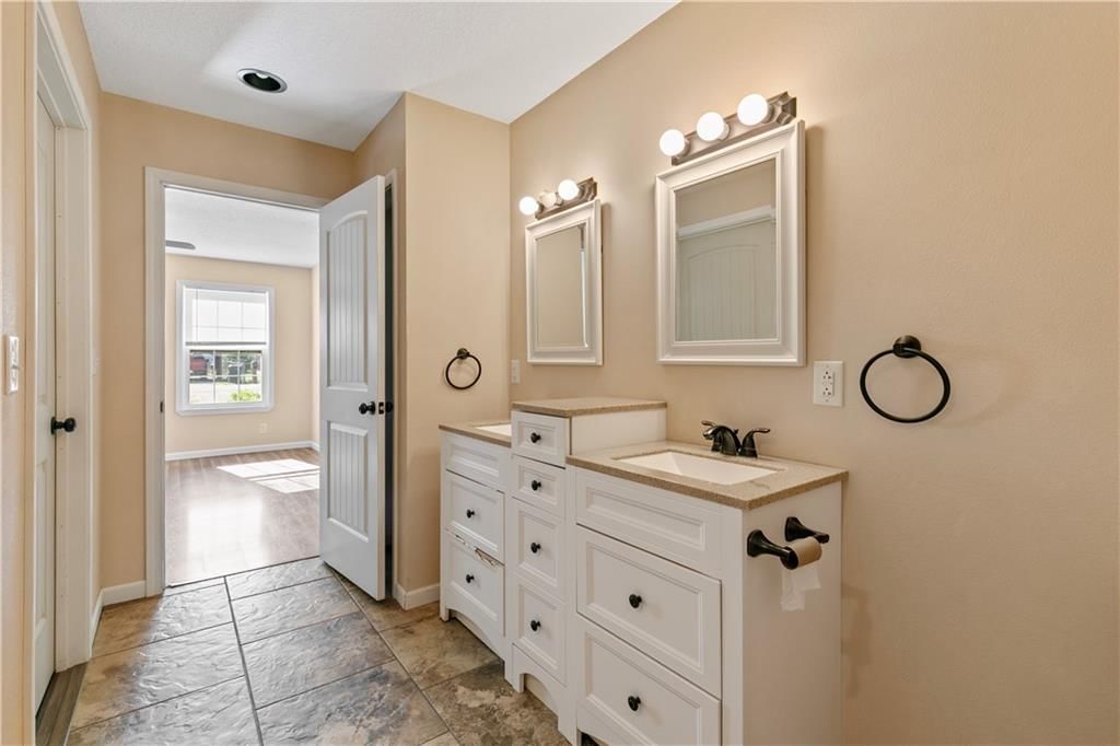 408 Wyandotte Avenue — photo 19