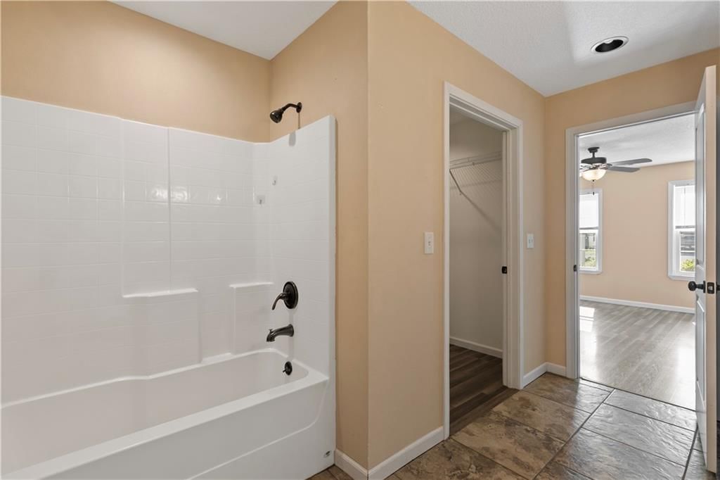 408 Wyandotte Avenue — photo 20