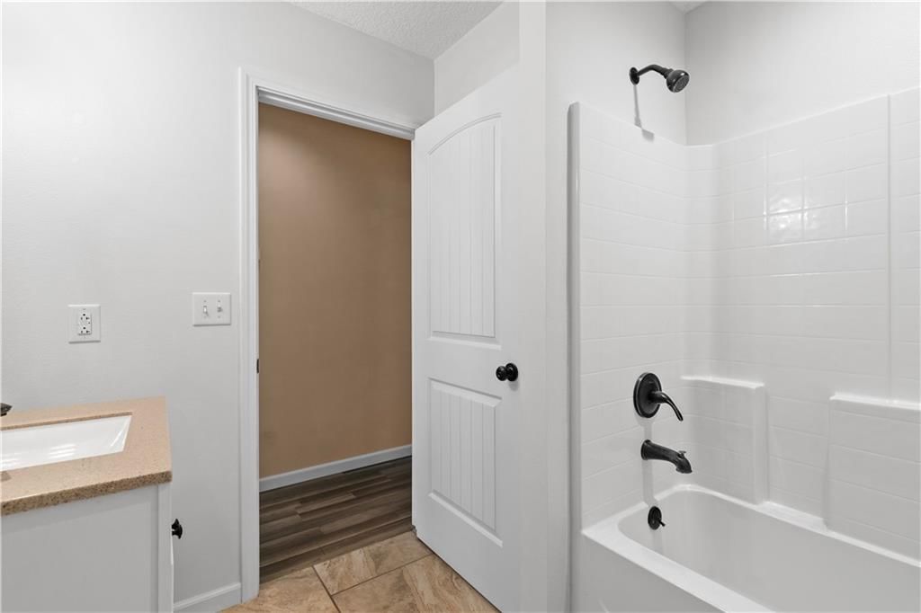 408 Wyandotte Avenue — photo 23
