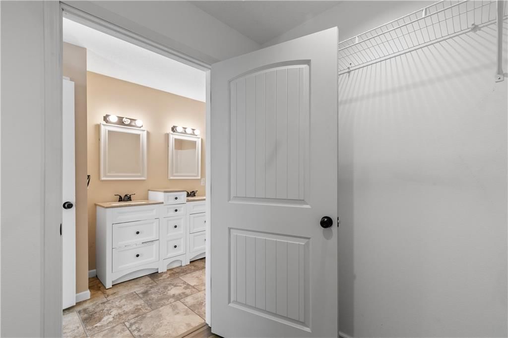 408 Wyandotte Avenue — photo 36