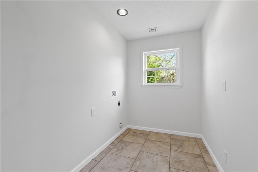 408 Wyandotte Avenue — photo 37