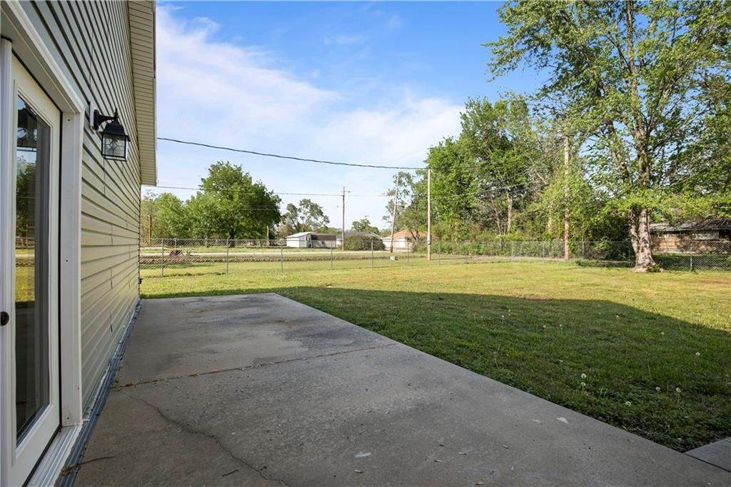 408 Wyandotte Avenue — photo 44