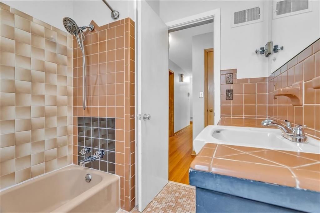 208 W 112th Street — photo 17