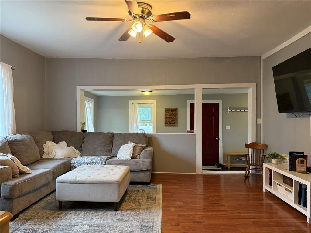 313 E 4th Street — photo 11
