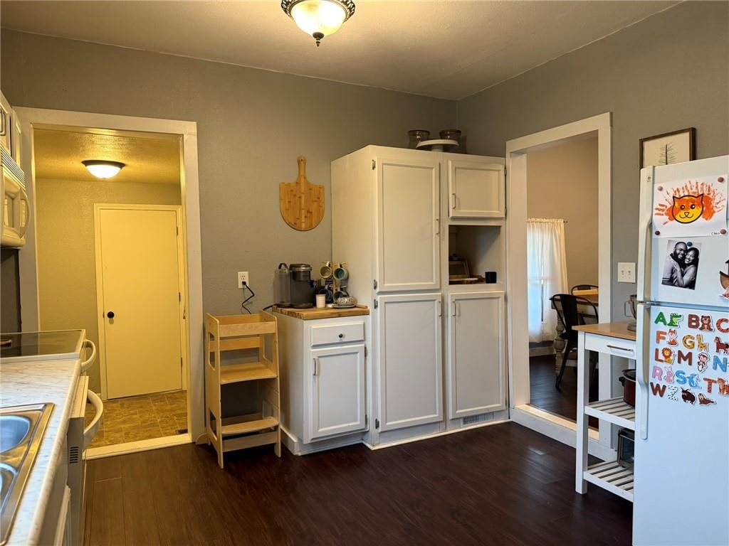 313 E 4th Street — photo 15